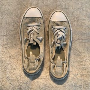 gray converse low slip-ons.